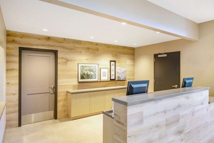 Imagen de los interiores del Hotel Country Inn and Suites By Radisson, Flagstaff Downtown, Az. Foto 17