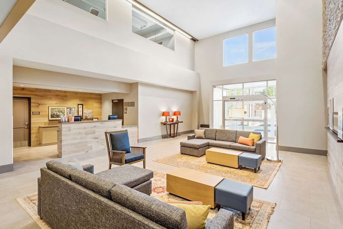 Imagen de los interiores del Hotel Country Inn and Suites By Radisson, Flagstaff Downtown, Az. Foto 19