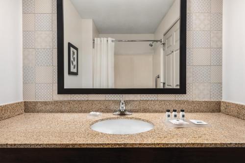 Imagen de la habitación del Hotel Country Inn and Suites By Radisson, Green Bay East, Wi. Foto 8