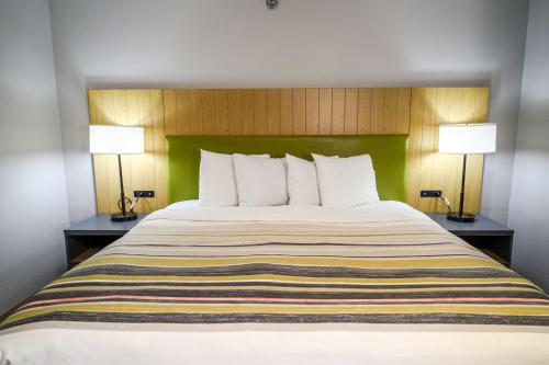 Imagen de la habitación del Hotel Country Inn and Suites By Radisson, Greenfield, In. Foto 6