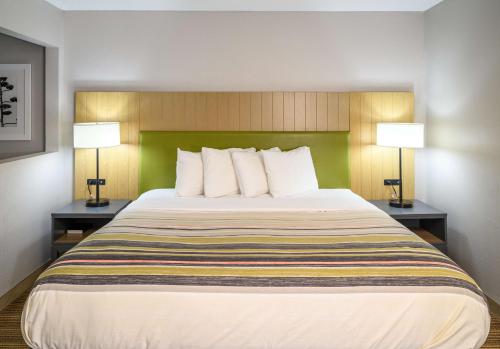 Imagen de la habitación del Hotel Country Inn and Suites By Radisson, Greenfield, In. Foto 19