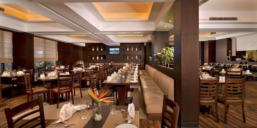 Imagen del bar/restaurante del Hotel Country Inn and Suites By Radisson, Gurugram Sector 12. Foto 3