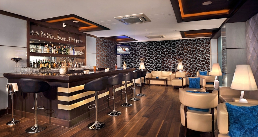 Imagen del bar/restaurante del Hotel Country Inn and Suites By Radisson, Gurugram Sector 12. Foto 4