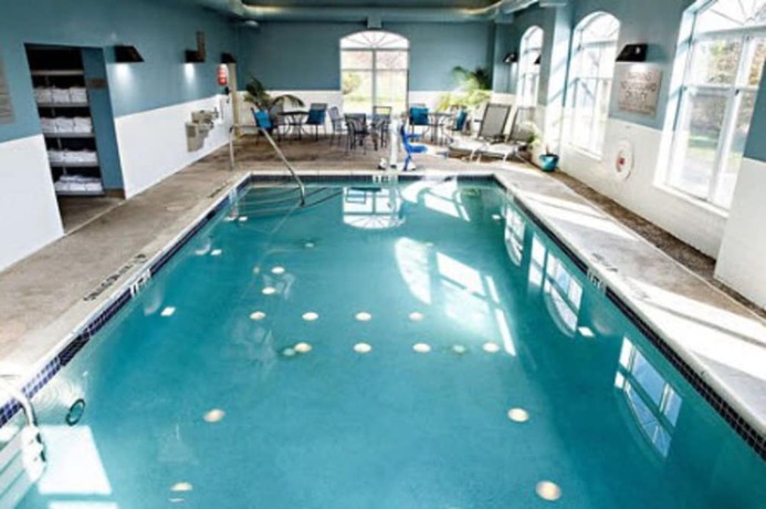 Imagen de la piscina del Hotel Country Inn and Suites By Radisson, Harrisburg West Mechanicsburg. Foto 18