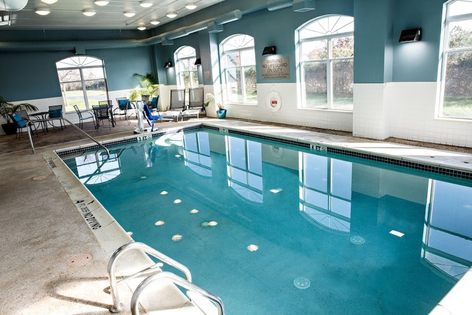 Imagen de la piscina del Hotel Country Inn and Suites By Radisson, Harrisburg West Mechanicsburg. Foto 19