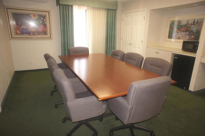 Imagen de los interiores del Hotel Country Inn and Suites By Radisson, Hoffman Estates, Il. Foto 14