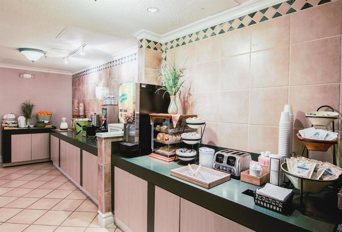 Imagen del bar/restaurante del Hotel Country Inn and Suites By Radisson, Hoffman Estates, Il. Foto 2