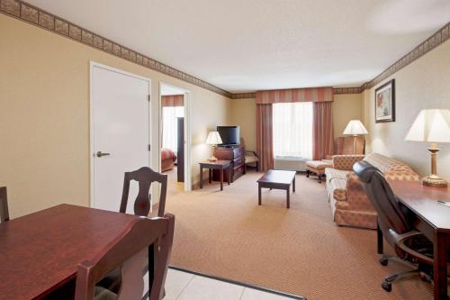Imagen de la habitación del Hotel Country Inn and Suites By Radisson, Hot Springs, Ar. Foto 17