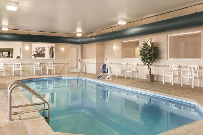 Imagen de la piscina del Hotel Country Inn and Suites By Radisson, Indianapolis Airport South, In. Foto 19