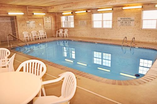 Imagen de la piscina del Hotel Country Inn and Suites By Radisson, Kearney, Ne. Foto 20