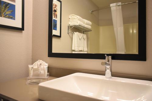 Imagen de la habitación del Hotel Country Inn and Suites By Radisson, Kenosha, Wi. Foto 10