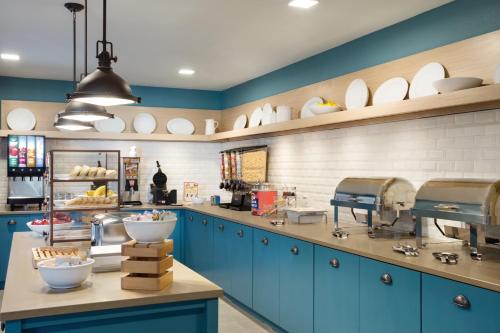 Imagen del bar/restaurante del Hotel Country Inn and Suites By Radisson Lawrence. Foto 9