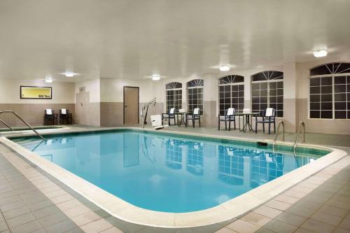 Imagen de la piscina del Hotel Country Inn and Suites By Radisson, Lexington, Va. Foto 20