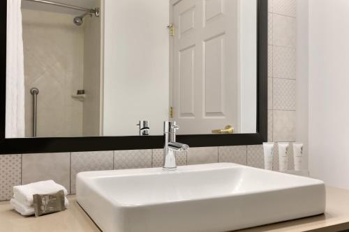Imagen de la habitación del Hotel Country Inn and Suites By Radisson, London, Ky. Foto 6