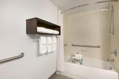 Imagen de la habitación del Hotel Country Inn and Suites By Radisson, London, Ky. Foto 10