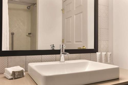 Imagen general del Hotel Country Inn and Suites By Radisson, London, Ky. Foto 3