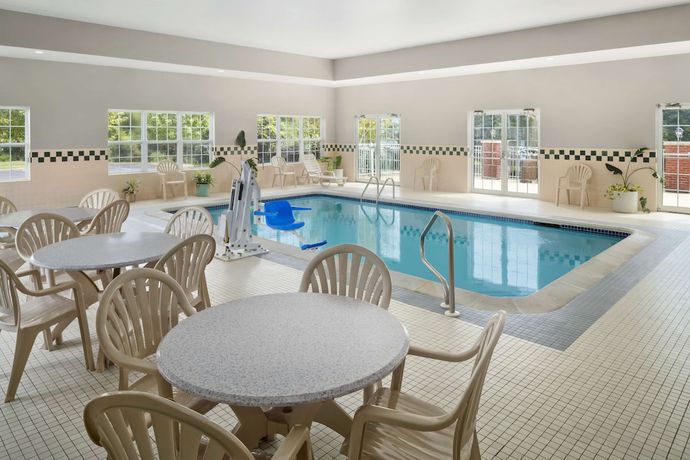 Imagen de la piscina del Hotel Country Inn and Suites By Radisson, Louisville South, Ky. Foto 16