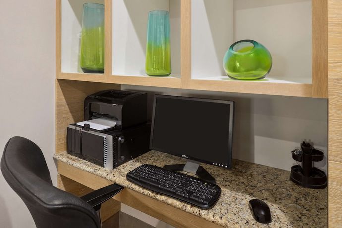 Imagen de los interiores del Hotel Country Inn and Suites By Radisson, Louisville South, Ky. Foto 15