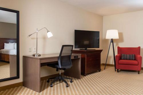Imagen de la habitación del Hotel Country Inn and Suites By Radisson, Milwaukee West (brookfield), Wi. Foto 8