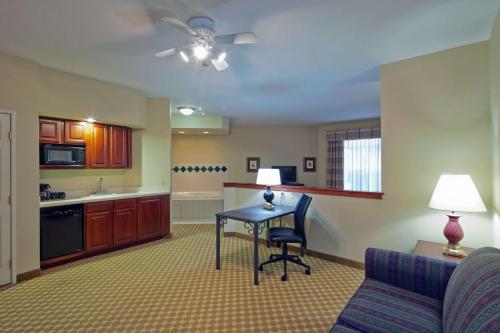 Imagen de la habitación del Hotel Country Inn and Suites By Radisson, Milwaukee West (brookfield), Wi. Foto 12