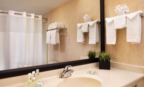 Imagen de la habitación del Hotel Country Inn and Suites By Radisson, Milwaukee West (brookfield), Wi. Foto 16