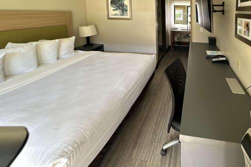 Imagen de la habitación del Hotel Country Inn and Suites By Radisson, Monterey Beachfront-marina, Ca. Foto 17