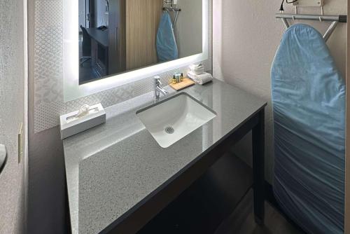 Imagen general del Hotel Country Inn and Suites By Radisson, Monterey Beachfront-marina, Ca. Foto 6