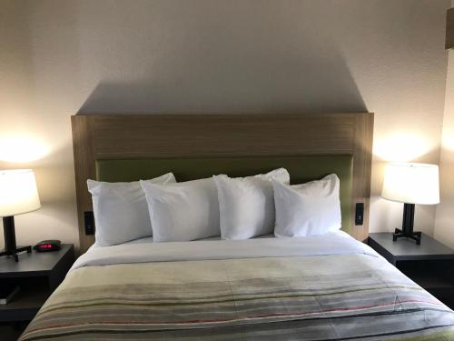 Imagen de la habitación del Hotel Country Inn and Suites By Radisson, Monterey Beachfront-marina, Ca. Foto 19