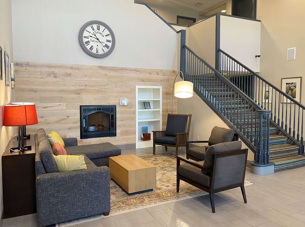Imagen de los interiores del Hotel Country Inn and Suites By Radisson, Nevada, Mo. Foto 13