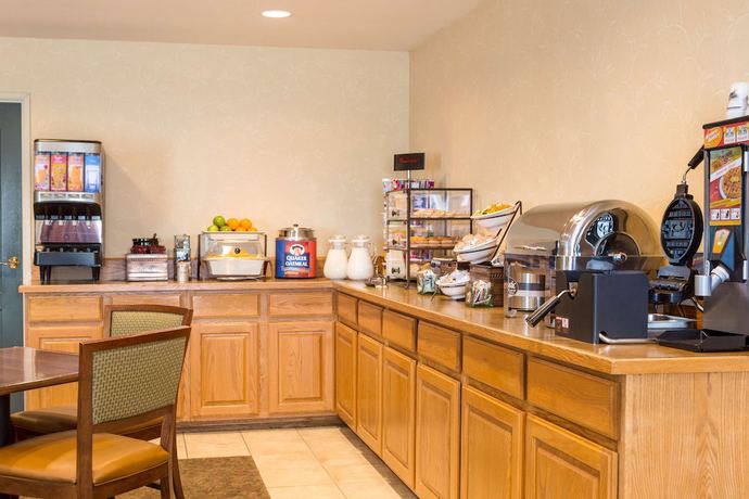 Imagen del bar/restaurante del Hotel Country Inn and Suites By Radisson, Nevada, Mo. Foto 4