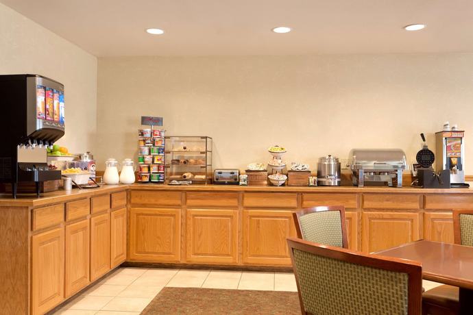 Imagen del bar/restaurante del Hotel Country Inn and Suites By Radisson, Nevada, Mo. Foto 5