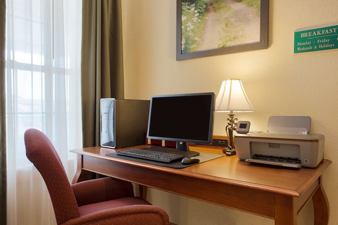 Imagen de los interiores del Hotel Country Inn and Suites By Radisson, Nevada, Mo. Foto 15