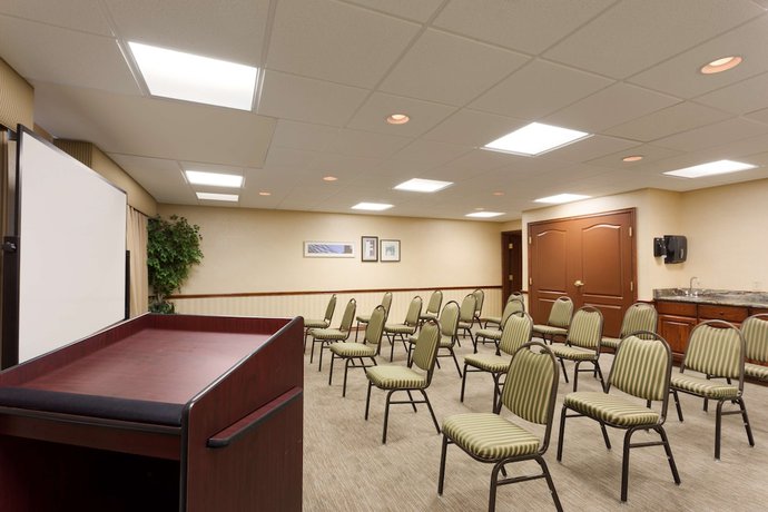 Imagen de los interiores del Hotel Country Inn and Suites By Radisson, Norman, Ok. Foto 17