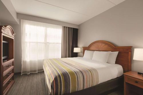 Imagen de la habitación del Hotel Country Inn and Suites By Radisson, Orlando Airport, Fl. Foto 16