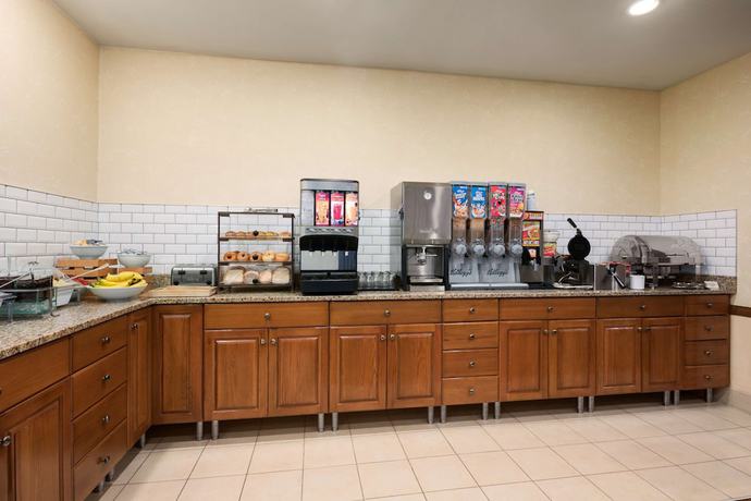 Imagen del bar/restaurante del Hotel Country Inn and Suites By Radisson, Owatonna, Mn. Foto 3