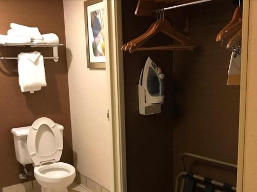 Imagen de la habitación del Hotel Country Inn and Suites By Radisson, Phoenix Airport, Az. Foto 16