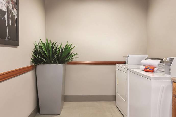 Imagen de los interiores del Hotel Country Inn and Suites By Radisson, Port Clinton, Oh. Foto 19