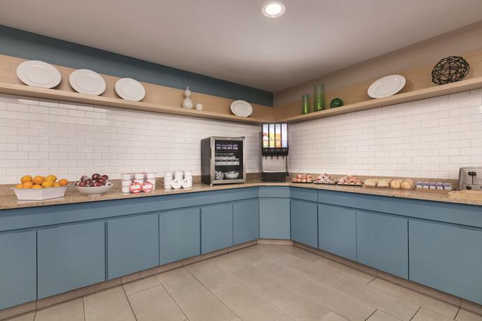 Imagen del bar/restaurante del Hotel Country Inn and Suites By Radisson, Port Clinton, Oh. Foto 3