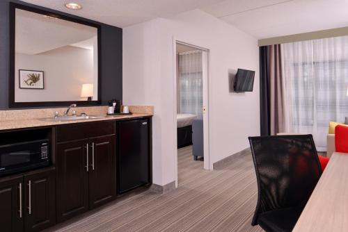 Imagen de la habitación del Hotel Country Inn and Suites By Radisson, Raleigh-durham Airport, Nc. Foto 6