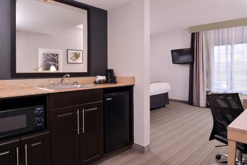 Imagen de la habitación del Hotel Country Inn and Suites By Radisson, Raleigh-durham Airport, Nc. Foto 9