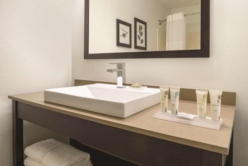 Imagen general del Hotel Country Inn and Suites By Radisson, Romeoville, Il. Foto 1