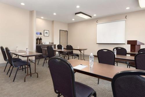Imagen general del Hotel Country Inn and Suites By Radisson, Romeoville, Il. Foto 2