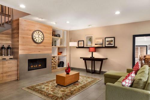 Imagen de los interiores del Hotel Country Inn and Suites By Radisson, Romeoville, Il. Foto 20