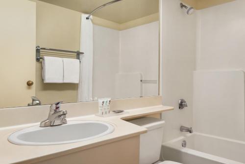 Imagen de la habitación del Hotel Country Inn and Suites By Radisson, Saskatoon, Sk. Foto 13