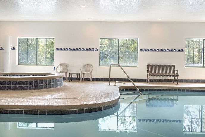 Imagen de la piscina del Hotel Country Inn and Suites By Radisson, Savannah Gateway, Ga. Foto 11