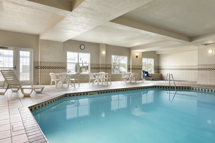 Imagen de la piscina del Hotel Country Inn and Suites By Radisson, St. Cloud East, Mn. Foto 19