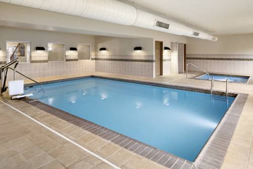 Imagen de la piscina del Hotel Country Inn and Suites By Radisson, St. Peters, Mo. Foto 8
