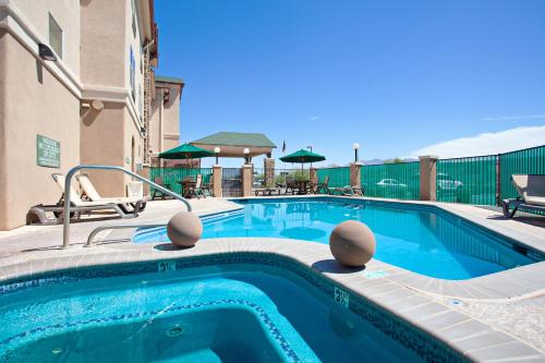 Imagen de la piscina del Hotel Country Inn and Suites By Radisson, Tucson City Center, Az. Foto 20