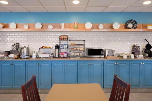 Imagen del bar/restaurante del Hotel Country Inn and Suites by Radisson, Aiken, SC. Foto 6