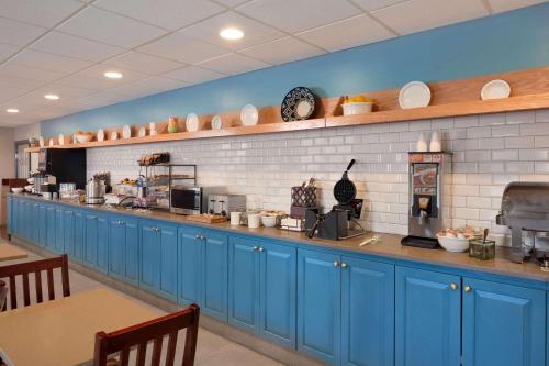 Imagen del bar/restaurante del Hotel Country Inn and Suites by Radisson, Aiken, SC. Foto 7